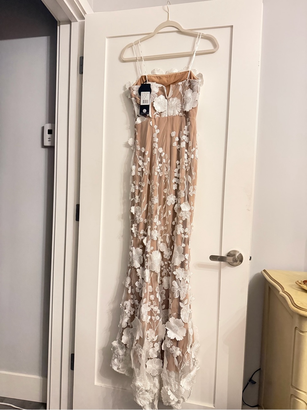 Elliatt Tiana Floral Maxi Dress in White - Picture 6 of 9